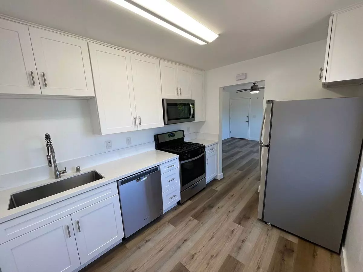 Garnet Ave photo 5