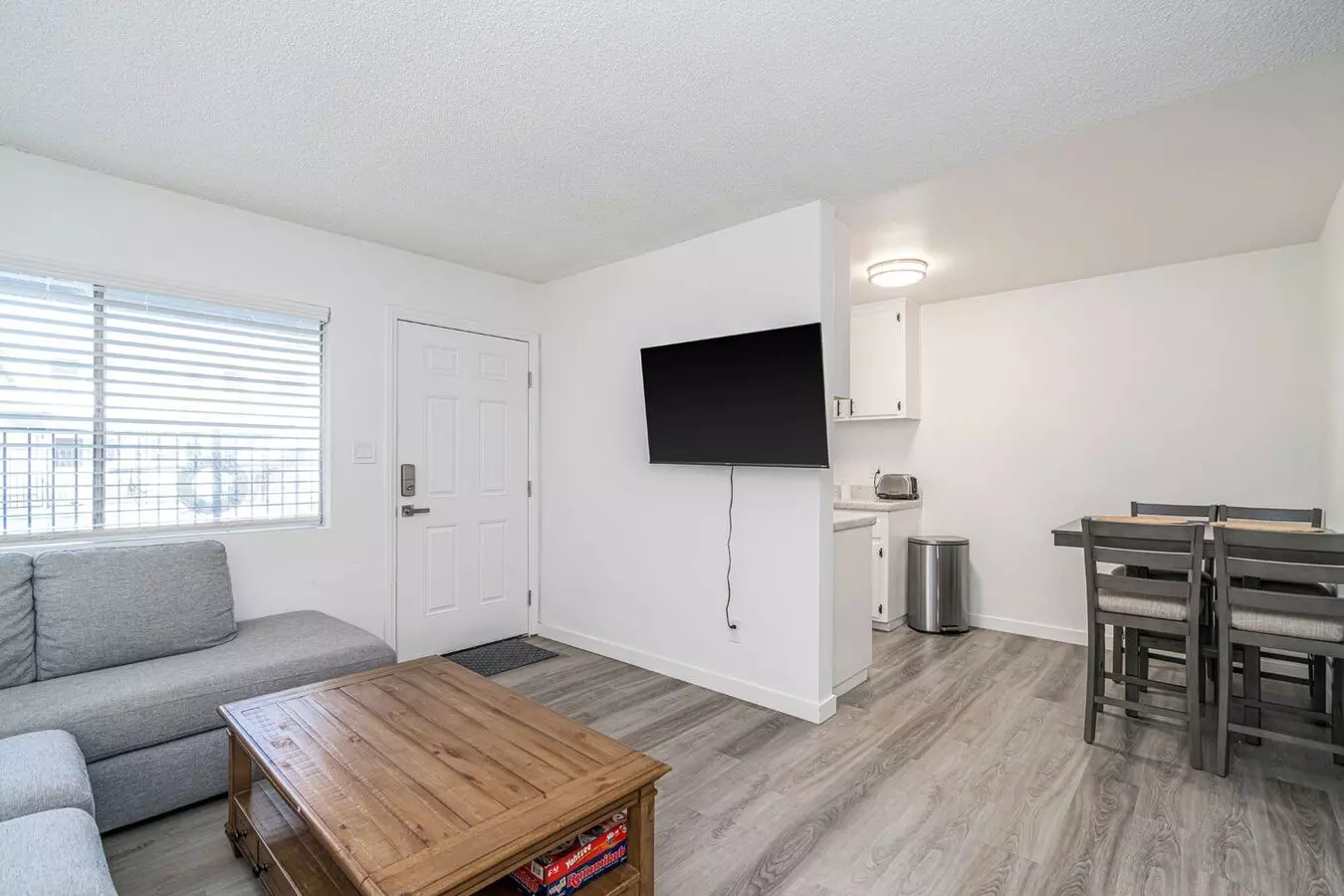 2275 Grand Ave photo 4