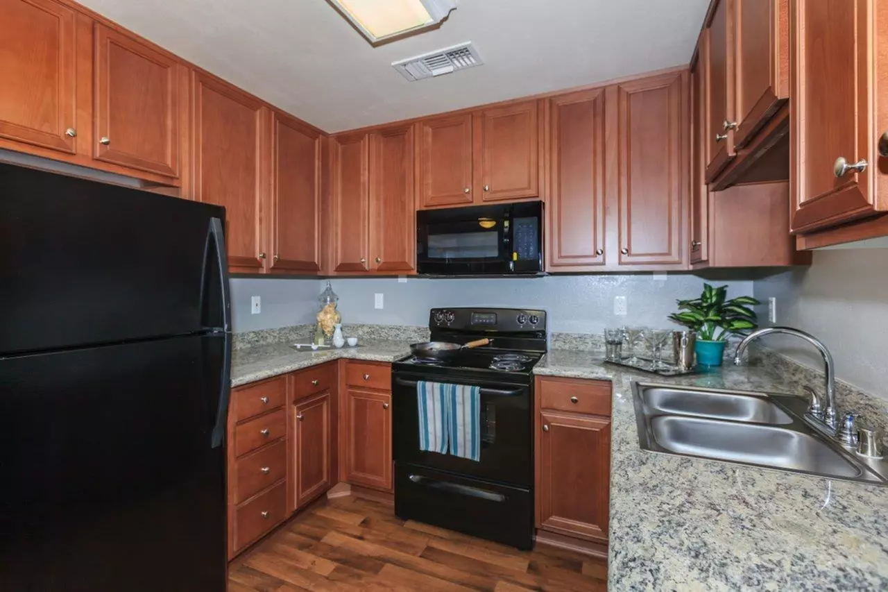 4249 Nobel Drive, San Diego, CA 92122 photo 2