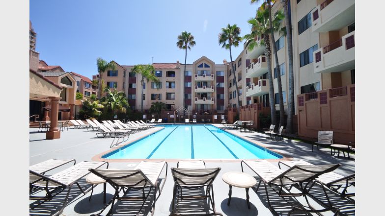 La Scala Apartment Homes photo 2