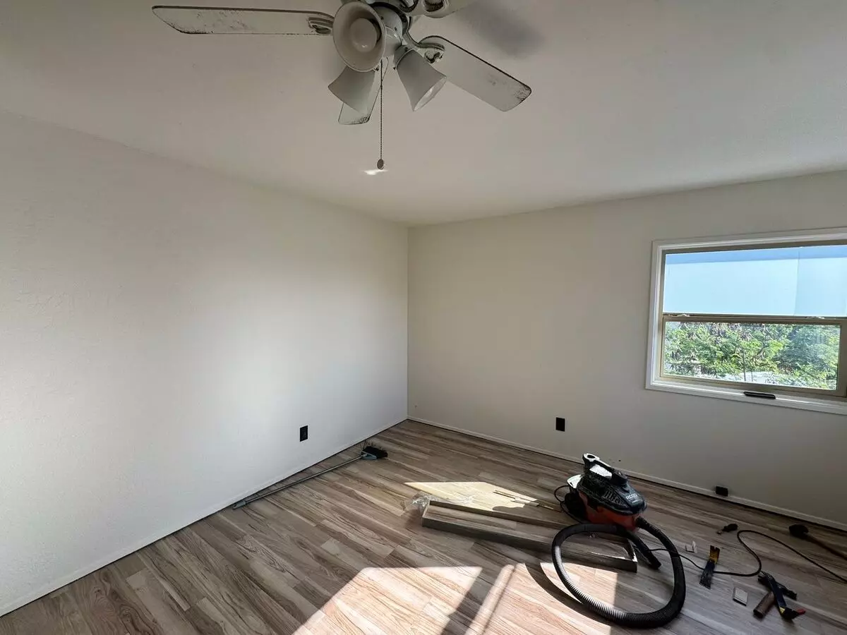 Manzanita Dr photo 5