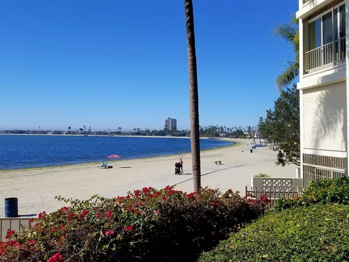 Mission Bay (sail Bay) Crown Point 2Bed 2Bath 1625 Sqft, Water View photo 3