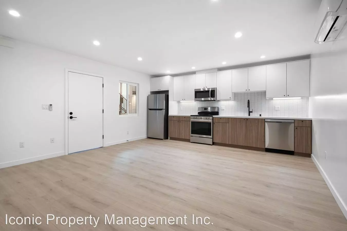 Modern South Park Living photo 2
