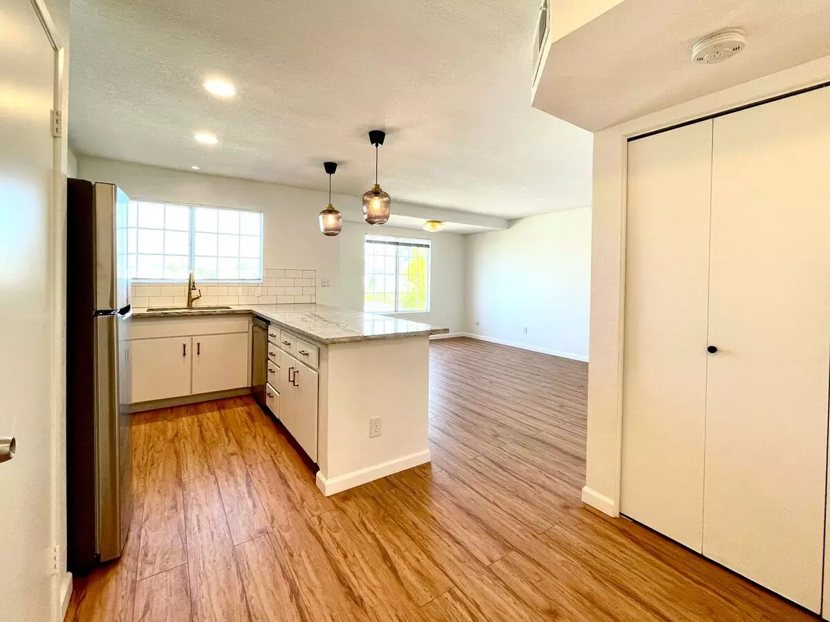 **** $1000 Off First Months Rent If You Move In By The End Of January**** Newly Remodeled Apartment Home! photo 4