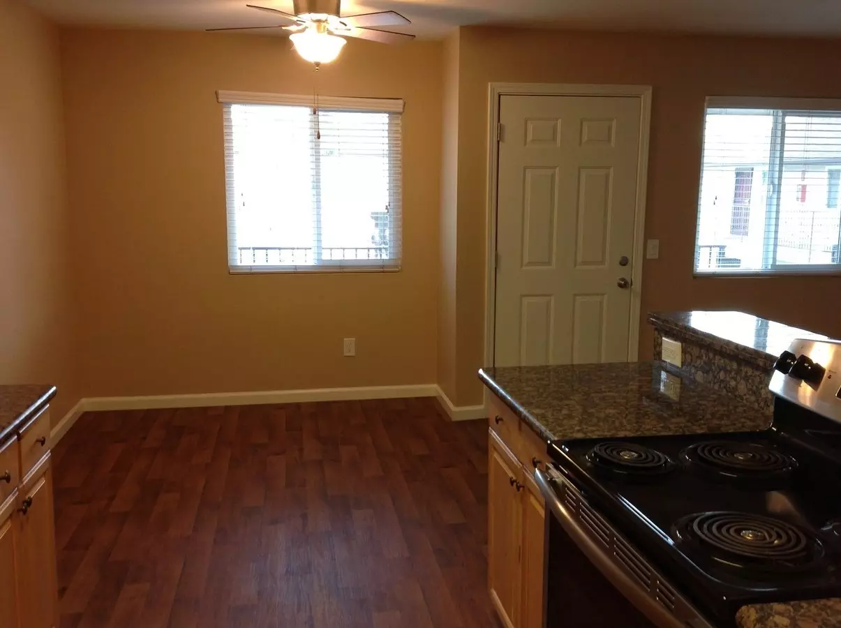 202 Willie James Jones Ave photo 2