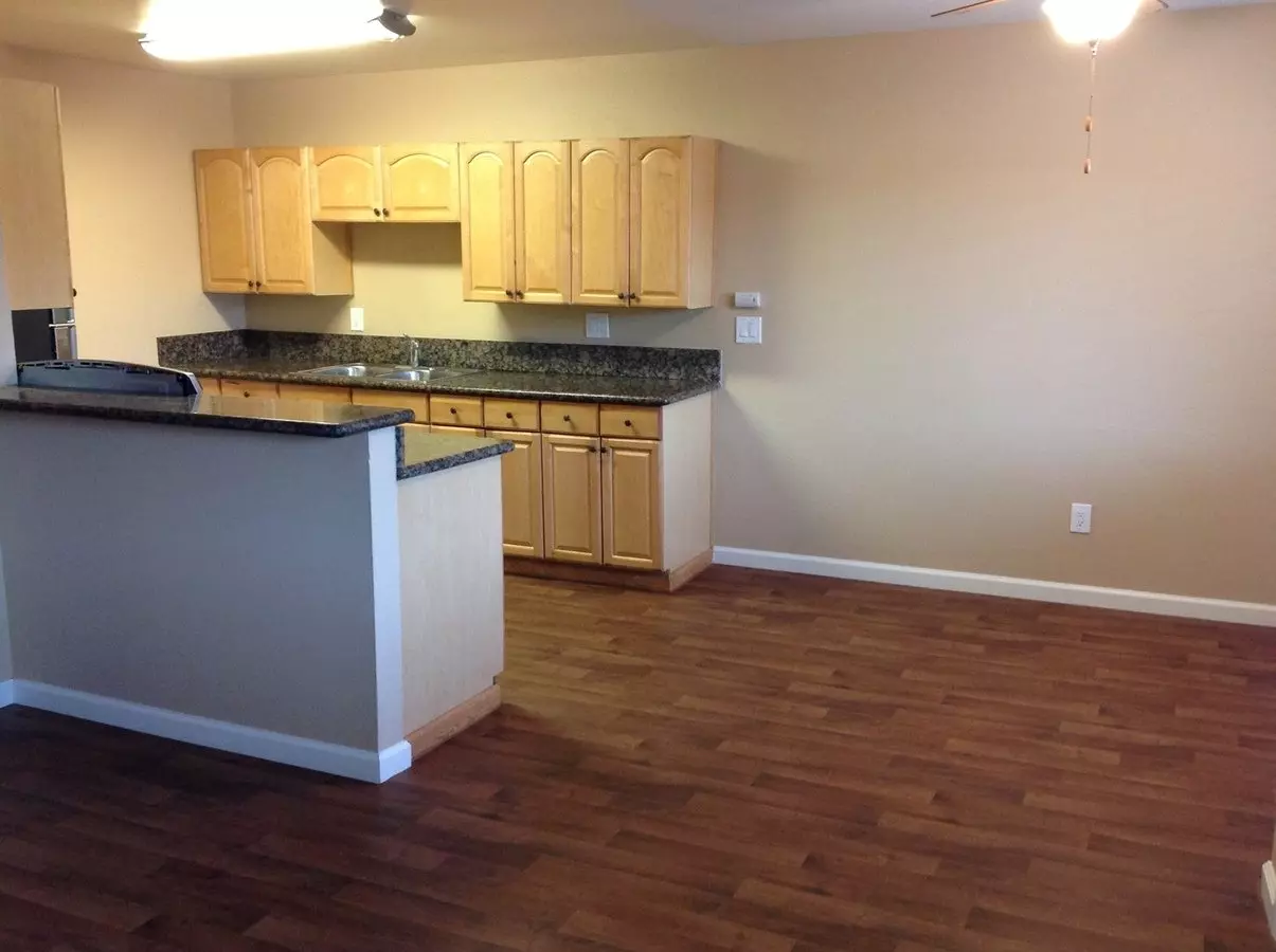 202 Willie James Jones Ave photo 3