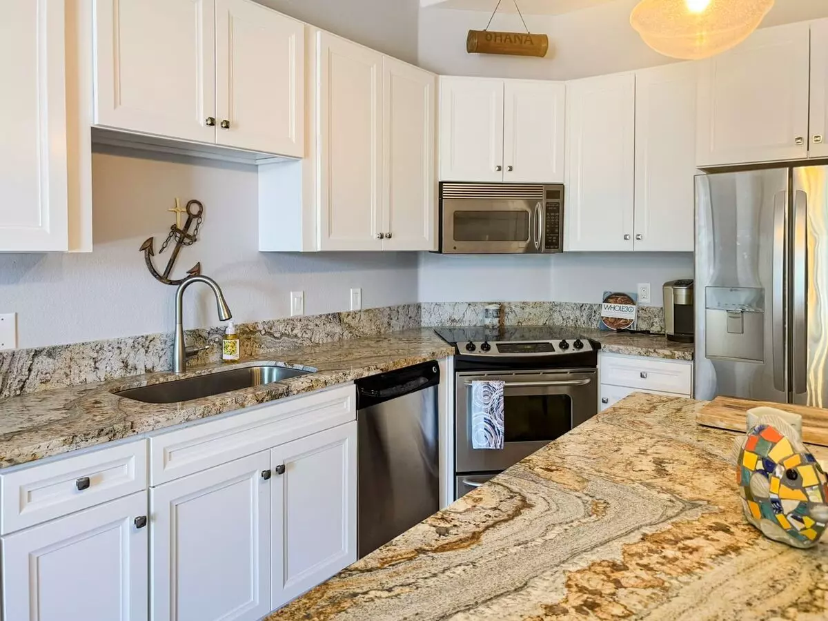 Beautiful Furnished 1 Bedroom, 1.5 Bath Condo With Harbor Views - Flexible Lease! photo 5