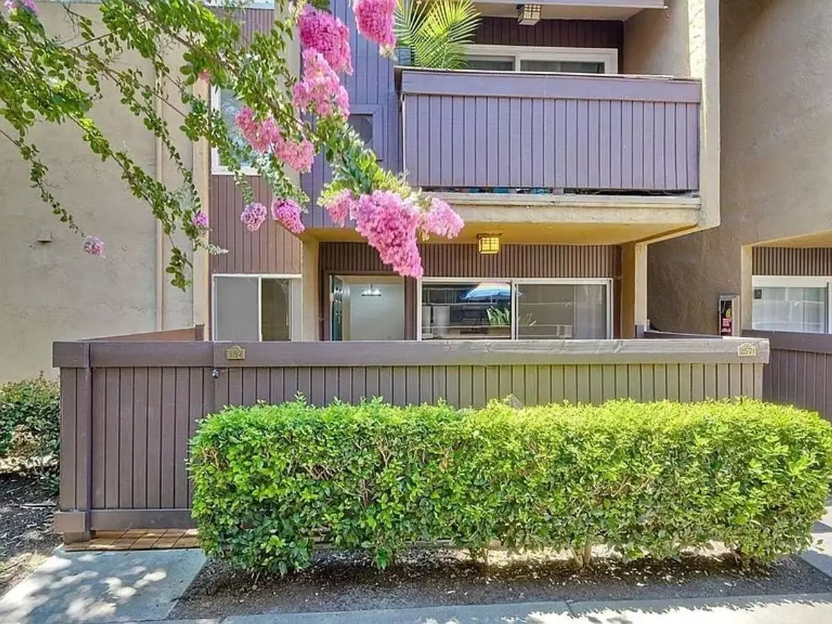 3454 Castle Glenn Drive, San Diego, CA 92123 photo 2