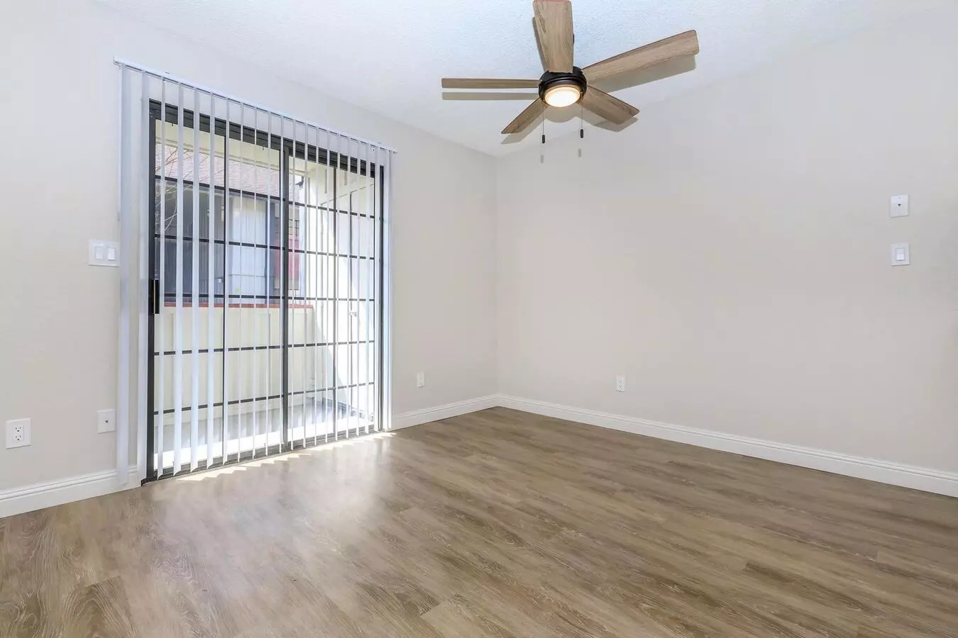 Hollister Creek Apartments photo 5