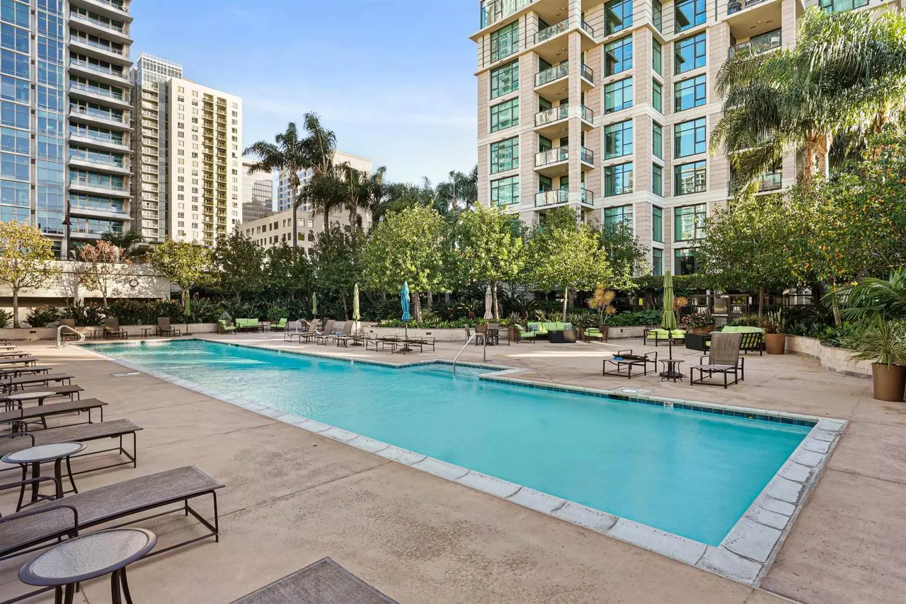 Luxury 1br / 1.5ba Condo | The Grande, Santa Fe Place photo 3