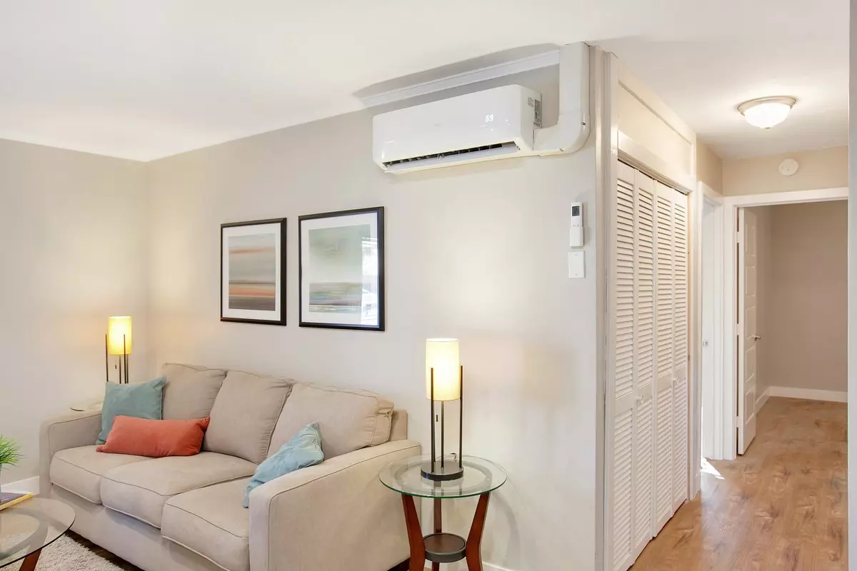 Talmadge Living In Newer 1/1 Apartment....must See. Includes Ac, Ev Chargers! photo 4
