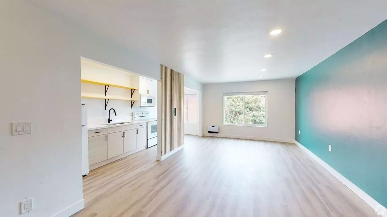 The Villager In Bay Park, Freshly Renovated Studio Apartments! photo 2