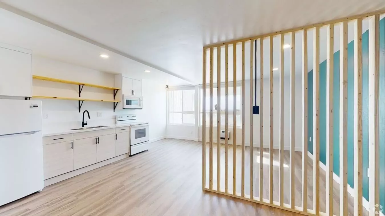 The Villager In Bay Park, Freshly Renovated Studio Apartments! photo 4