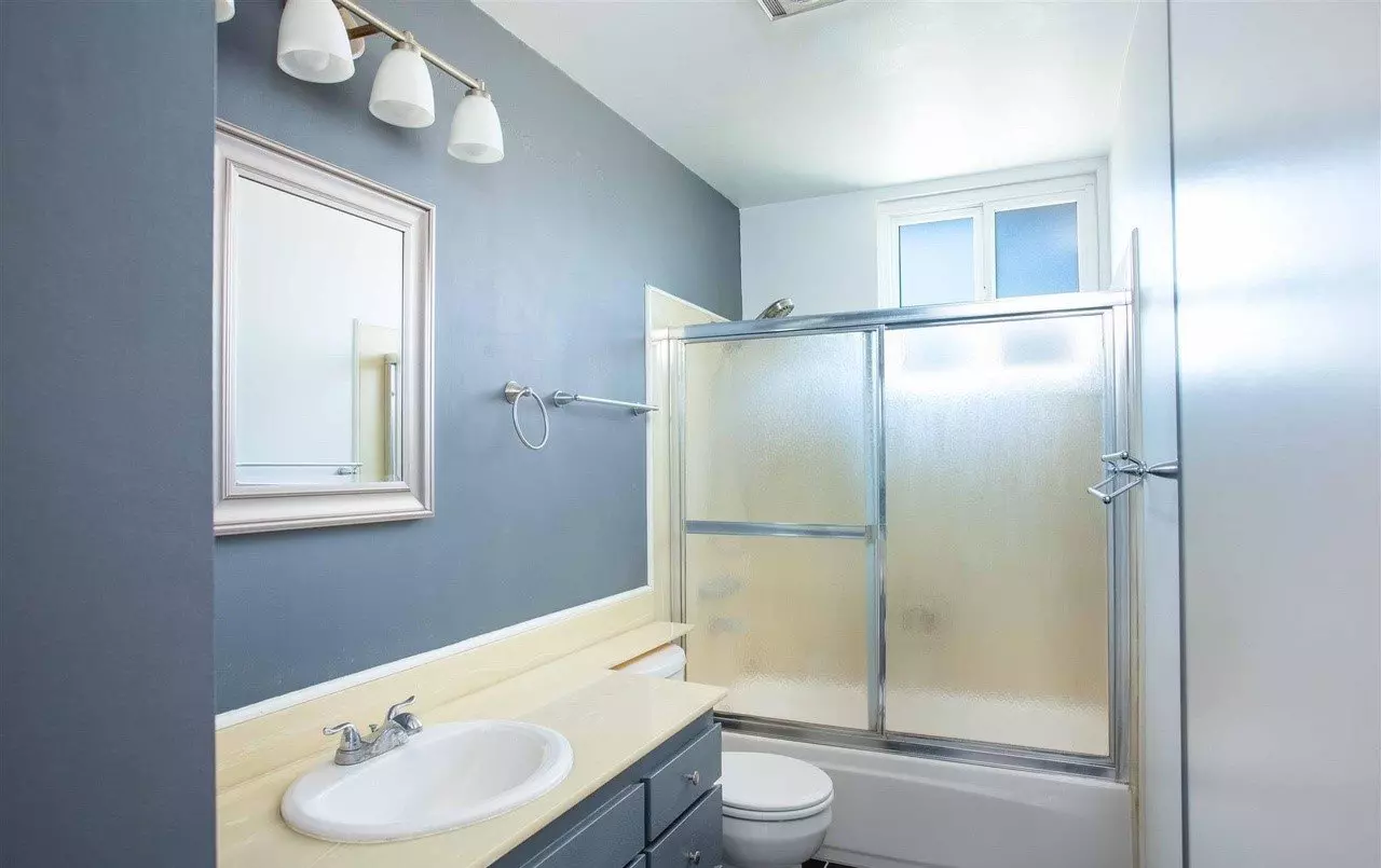 Upscale Remodeled 2/2 Condo in the Heart of Hillcrest photo 2