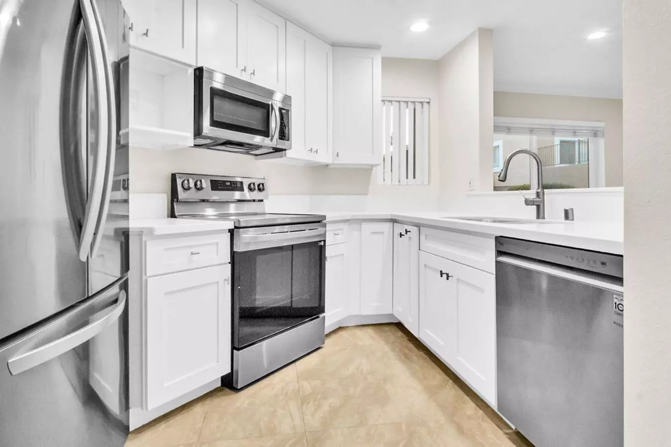 Beautiful One Bedroom/one Bath In The Verano Community At Utc! Close To So Much! photo 5