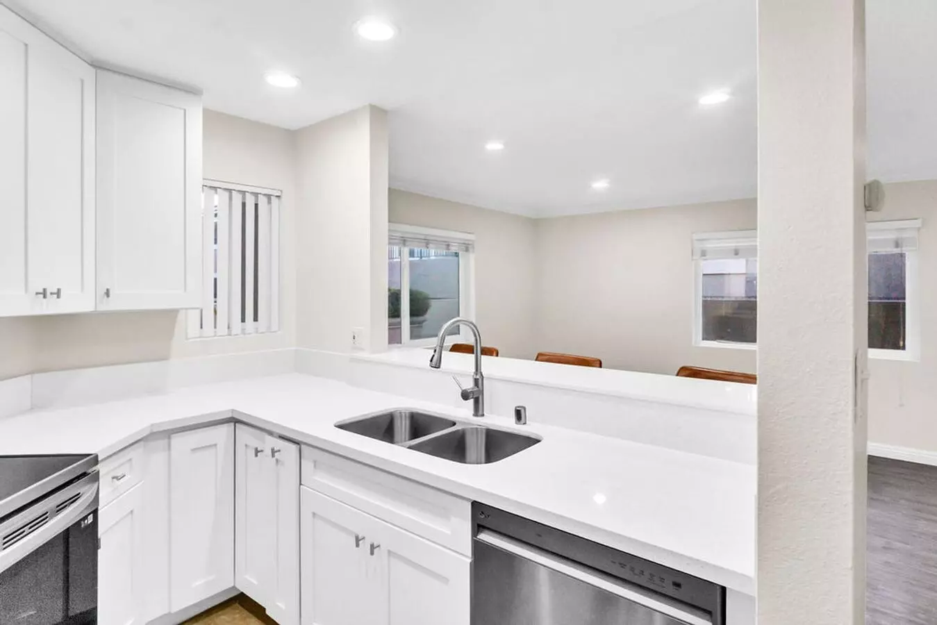 Beautiful One Bedroom/one Bath In The Verano Community At Utc! Close To So Much! photo 4