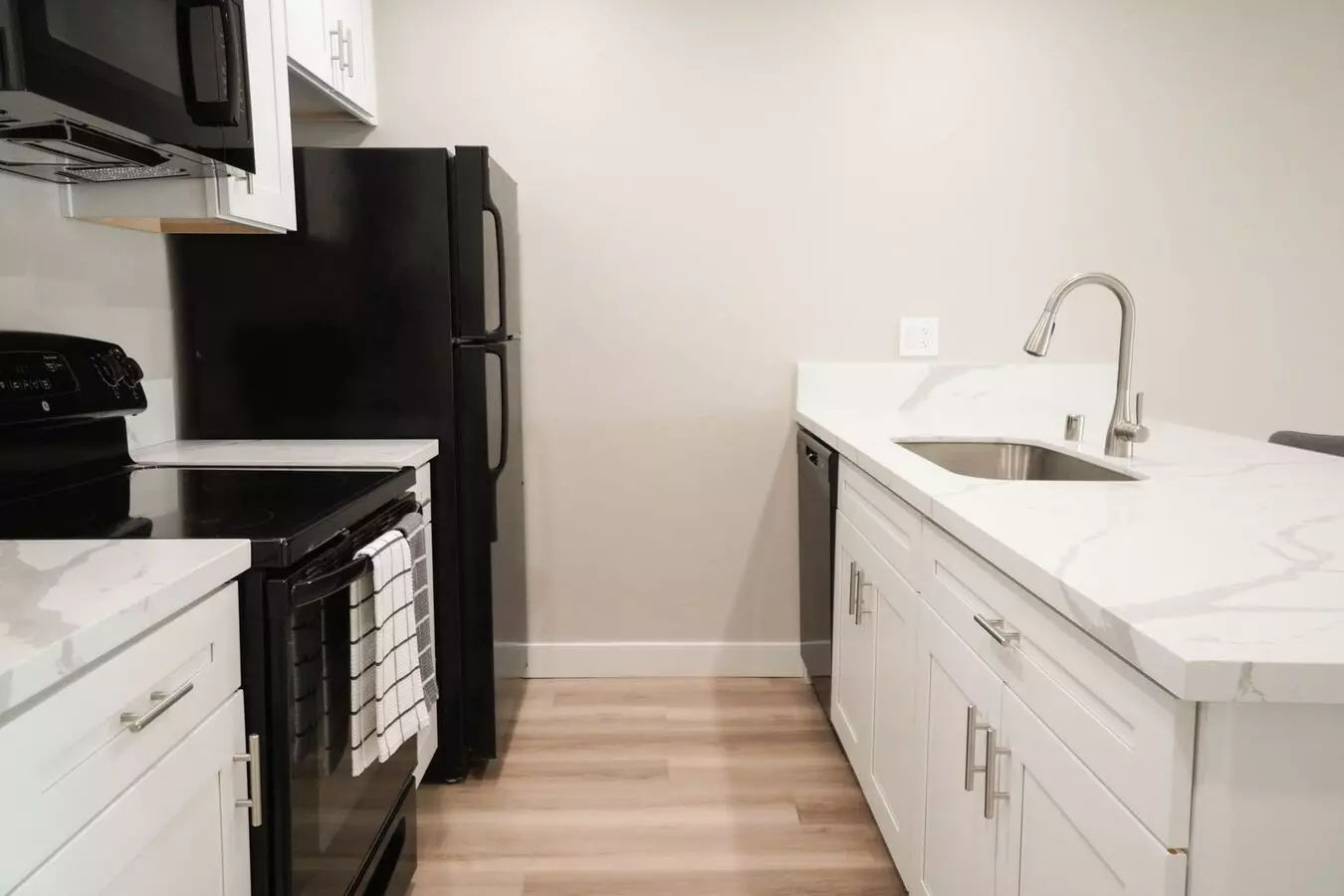 Luxury Living With Scenic Views | Vue At Lake Murray Apartments In San Diego, Ca photo 3