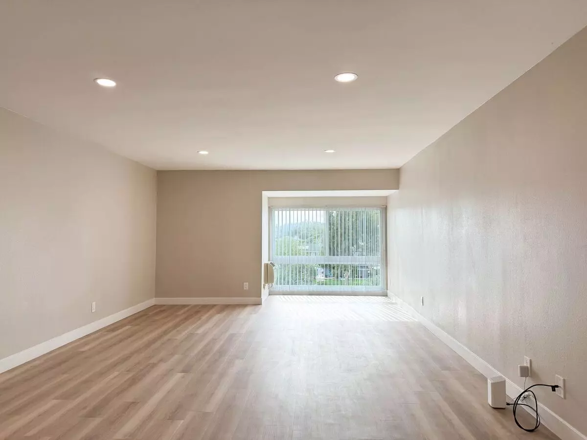 Luxury Living With Scenic Views | Vue At Lake Murray Apartments In San Diego, Ca photo 5