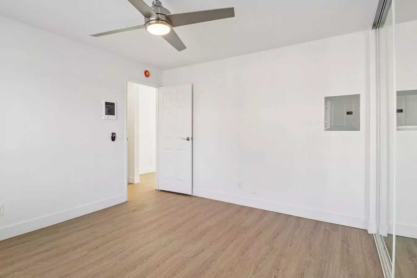 University Crest Apartments photo 5