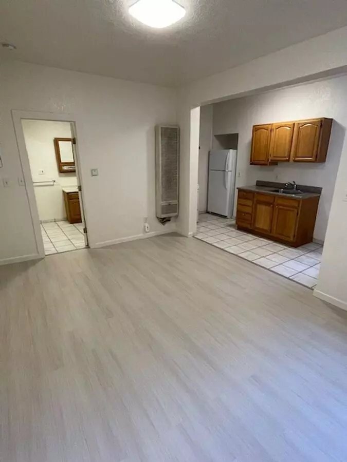 03RD ST 574 photo 3