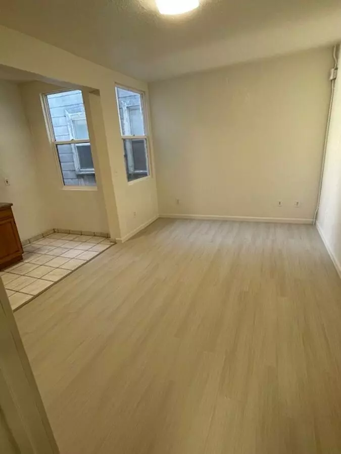03RD ST 574 photo 2