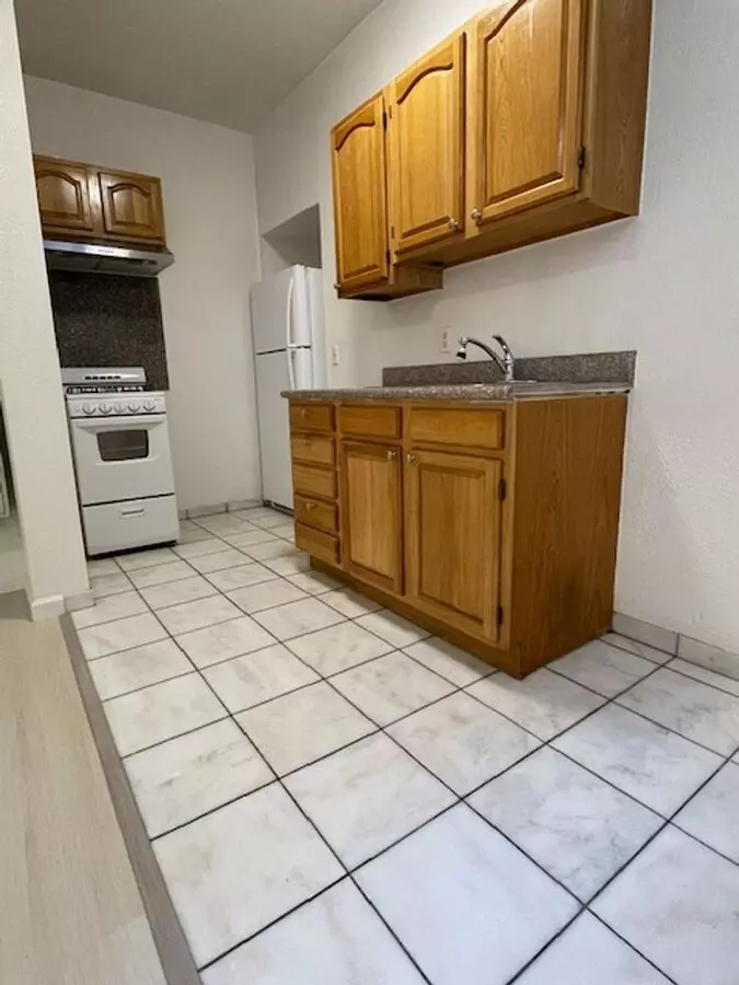 03RD ST 574 photo 5