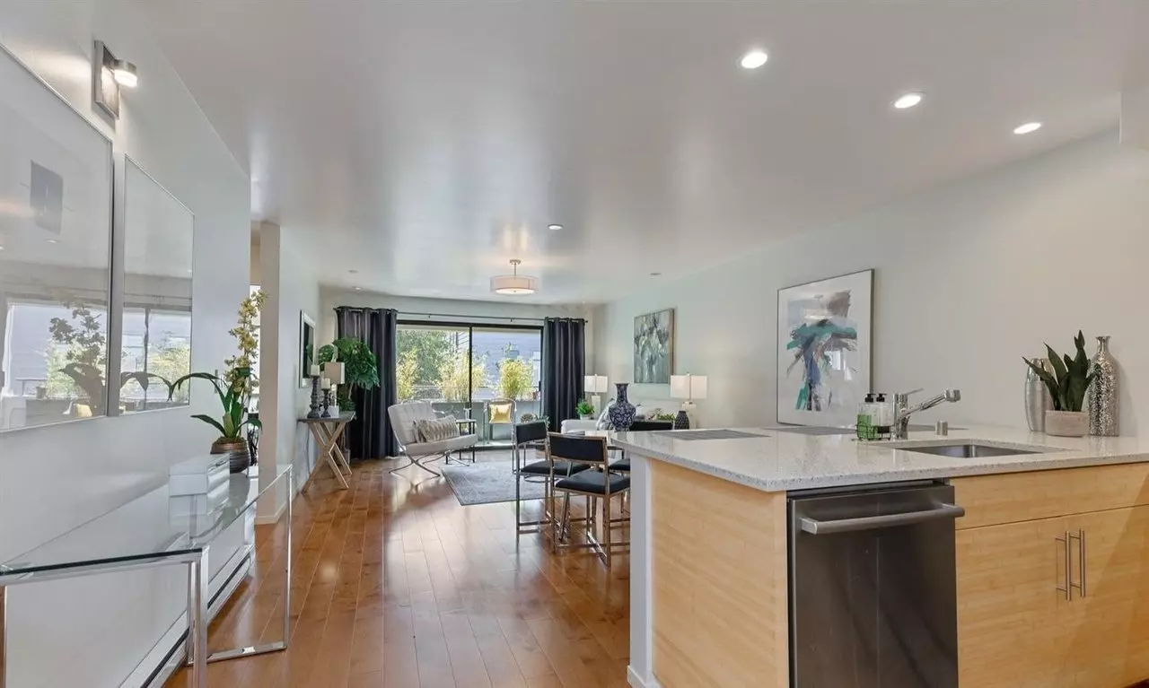 360 Guerrero Street 309 photo 3