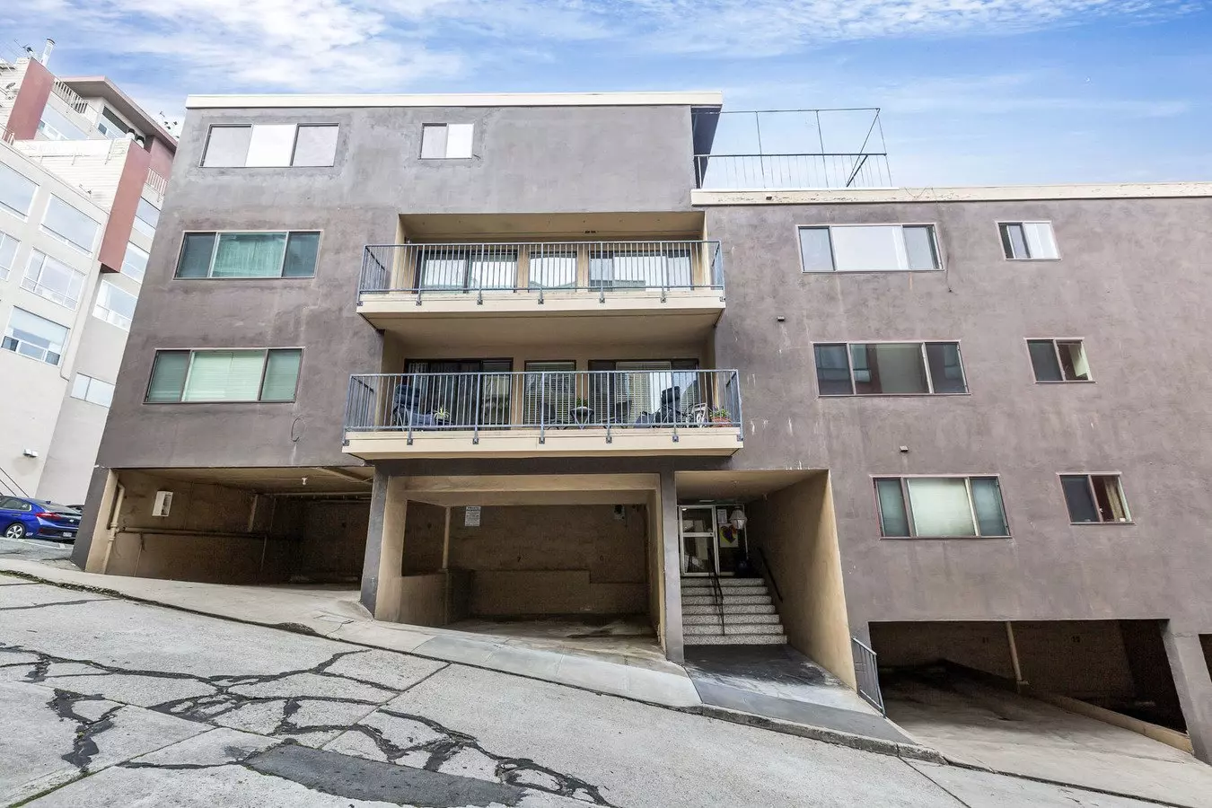10 GLENDALE Apartments photo 2