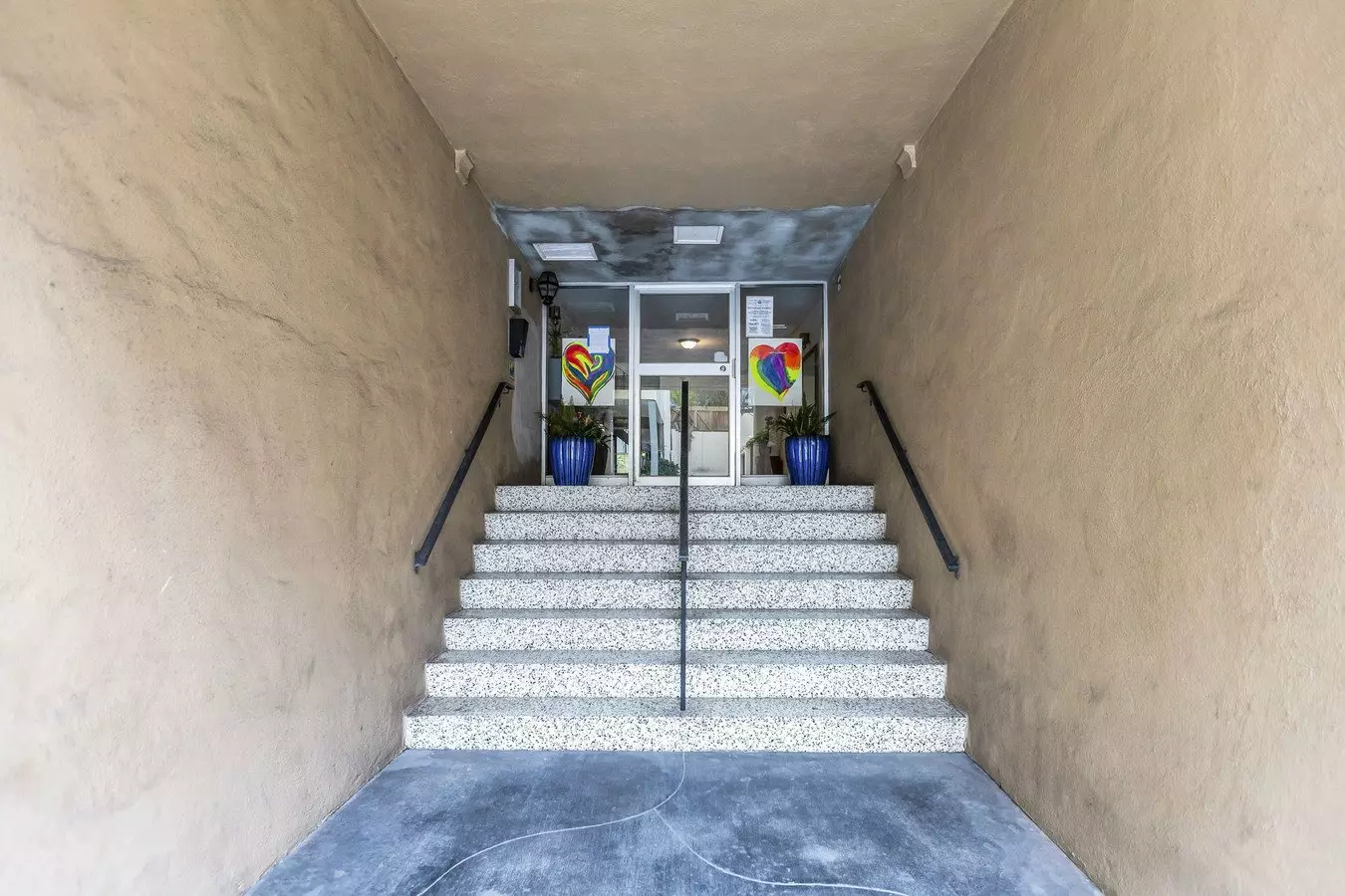 10 GLENDALE Apartments photo 5