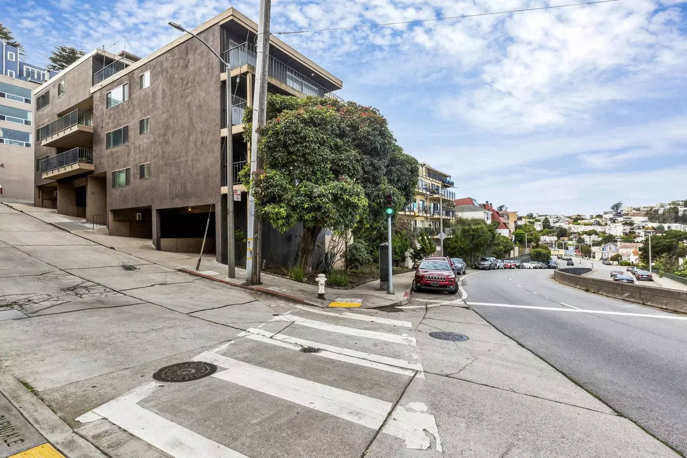 10 GLENDALE Apartments photo 3