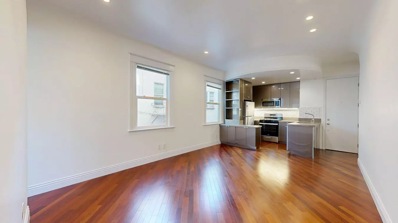 1048 Pacific Ave photo 2