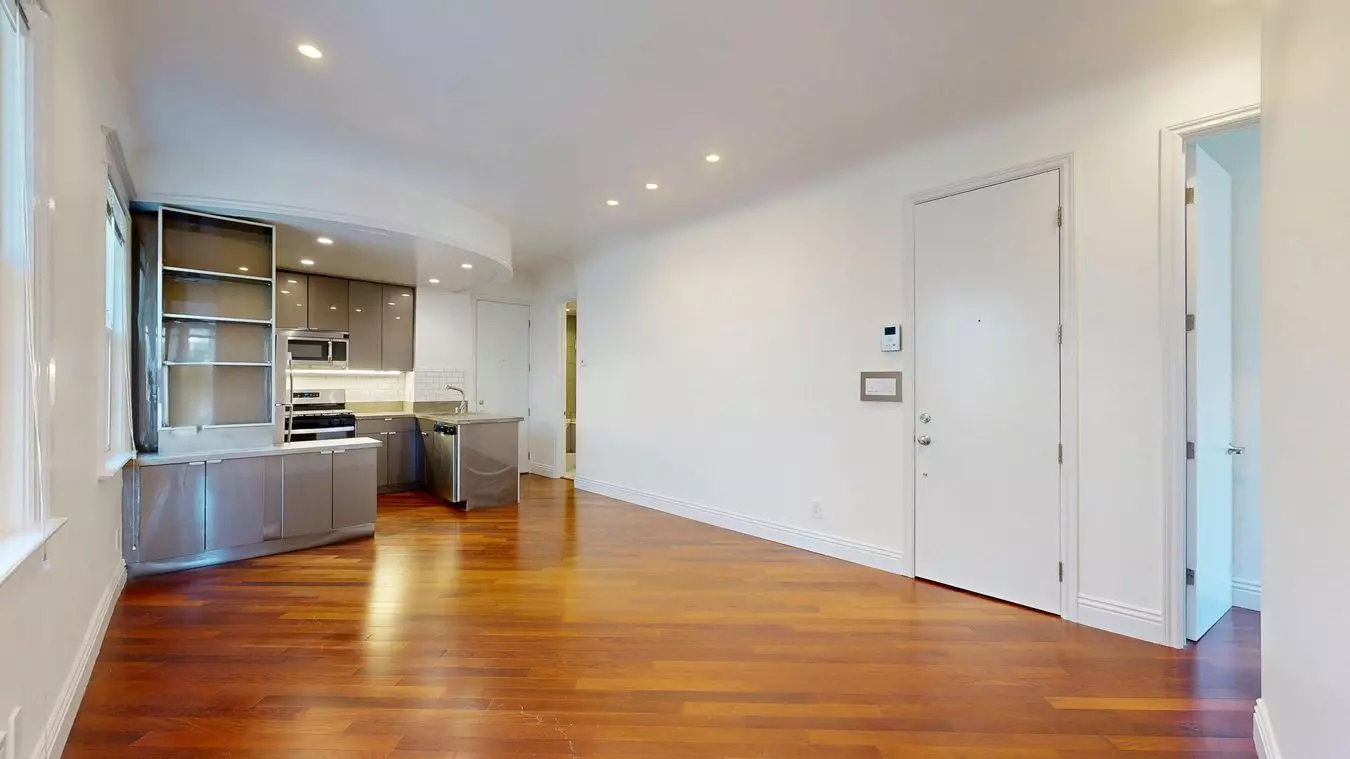 1048 Pacific Ave photo 3