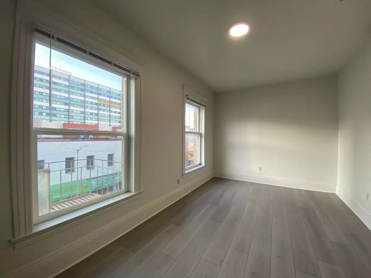 1208 Stockton St photo 2