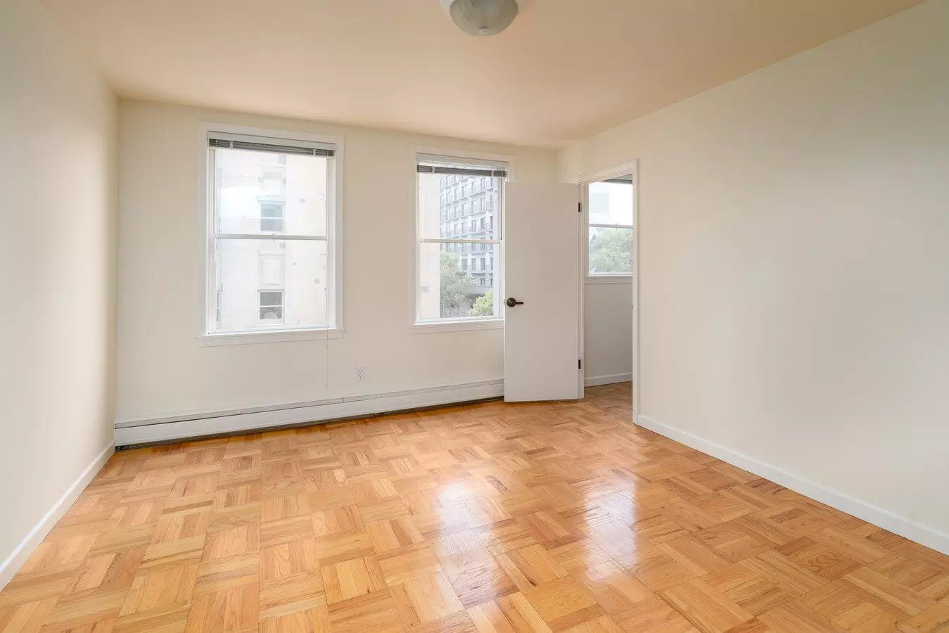 Crest Royal Apartments photo 3