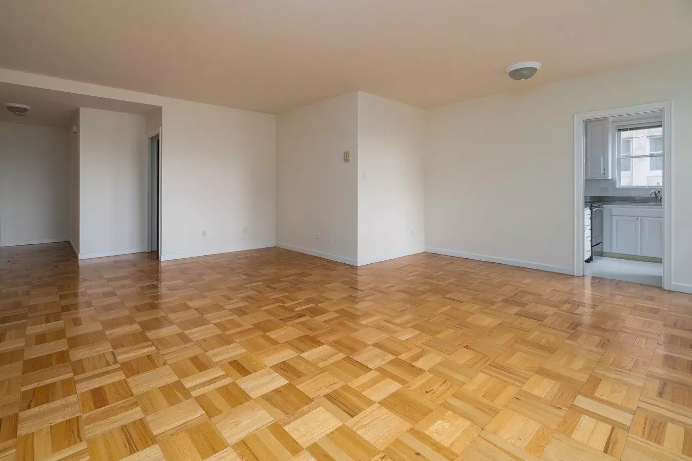 Crest Royal Apartments photo 2