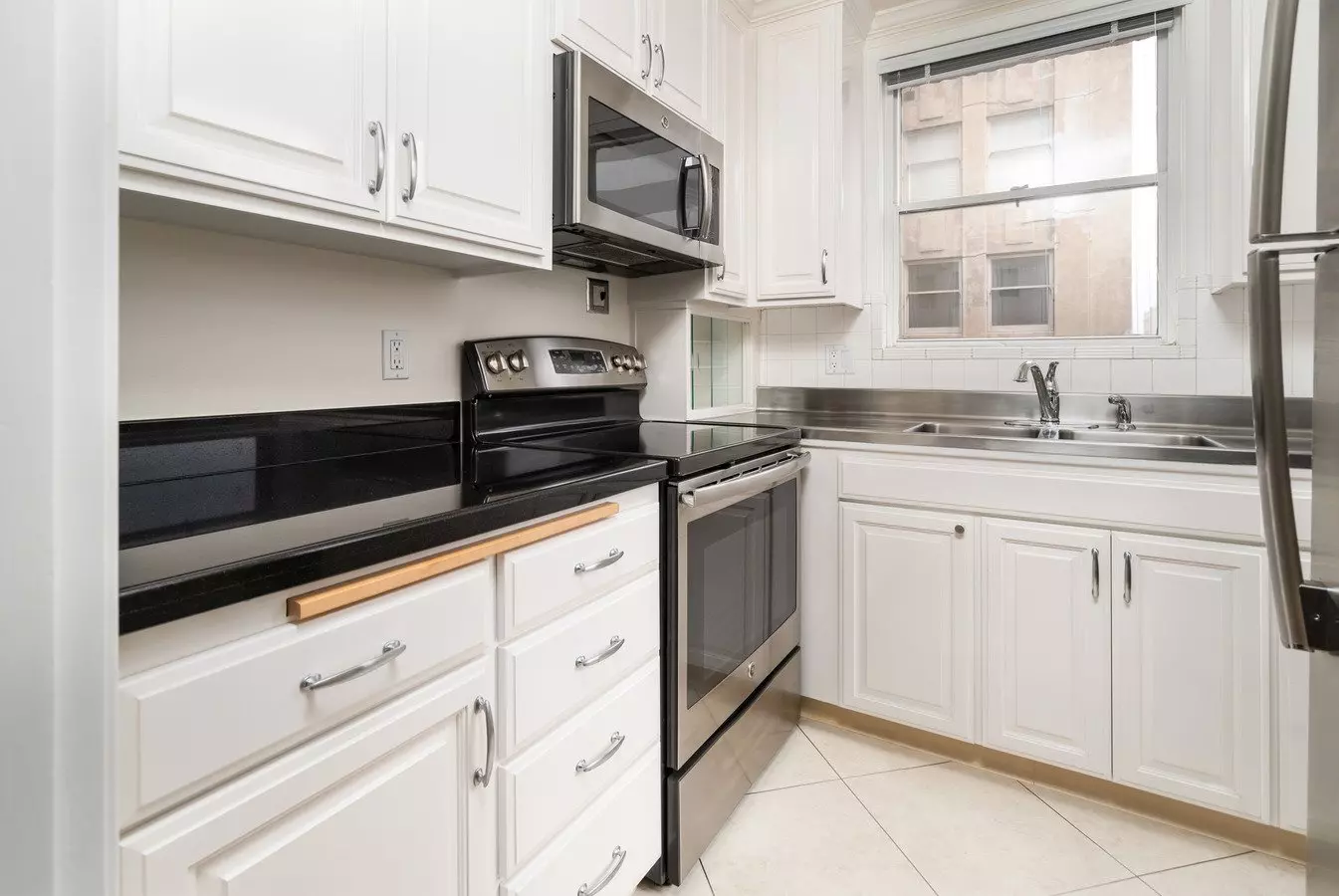 Crest Royal Apartments photo 5