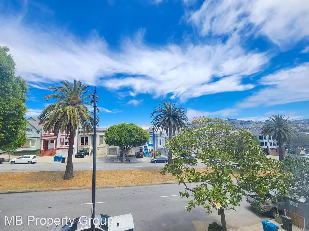 1316-1320 Dolores St photo 4