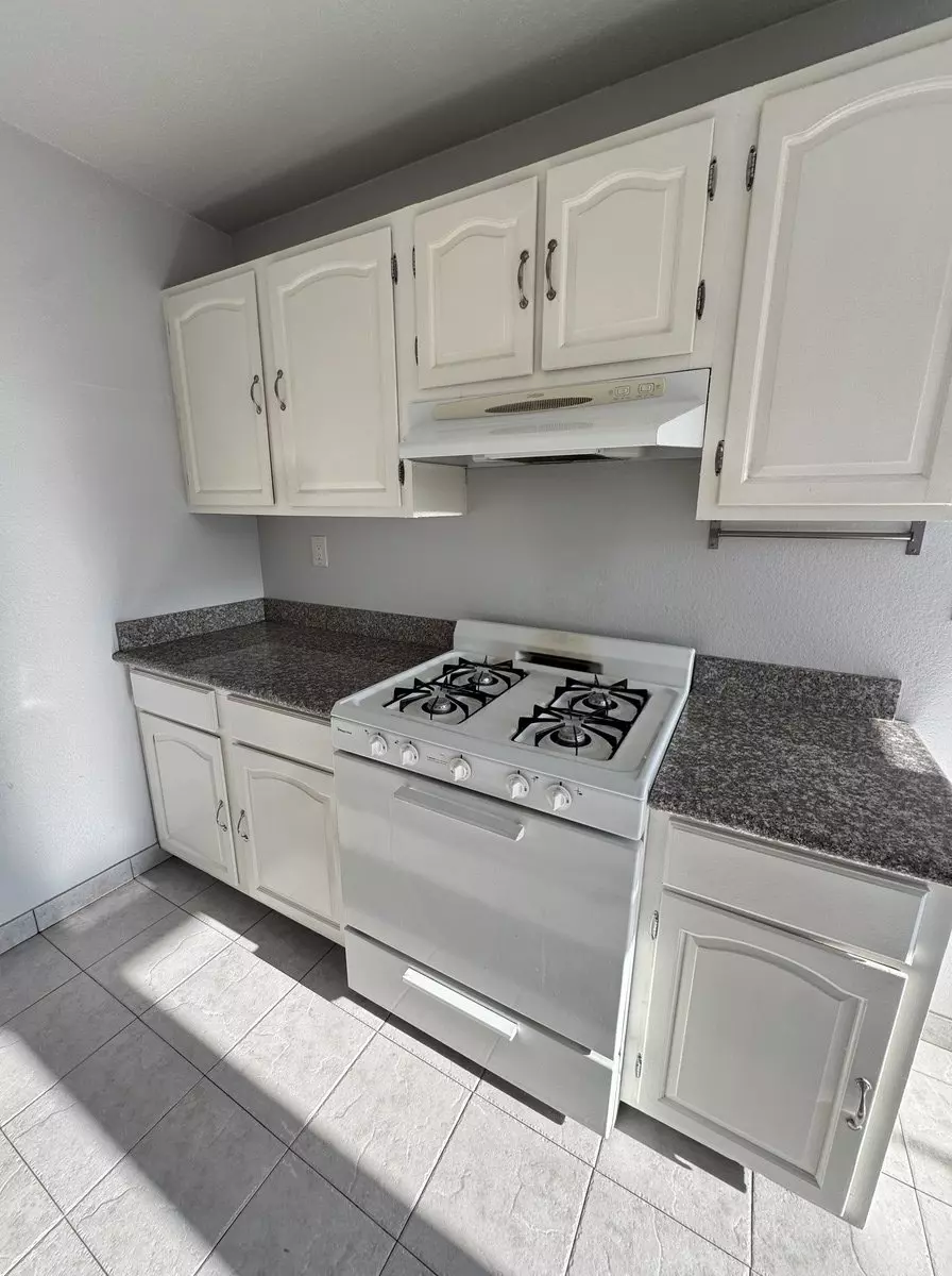 1358 Noe St photo 5