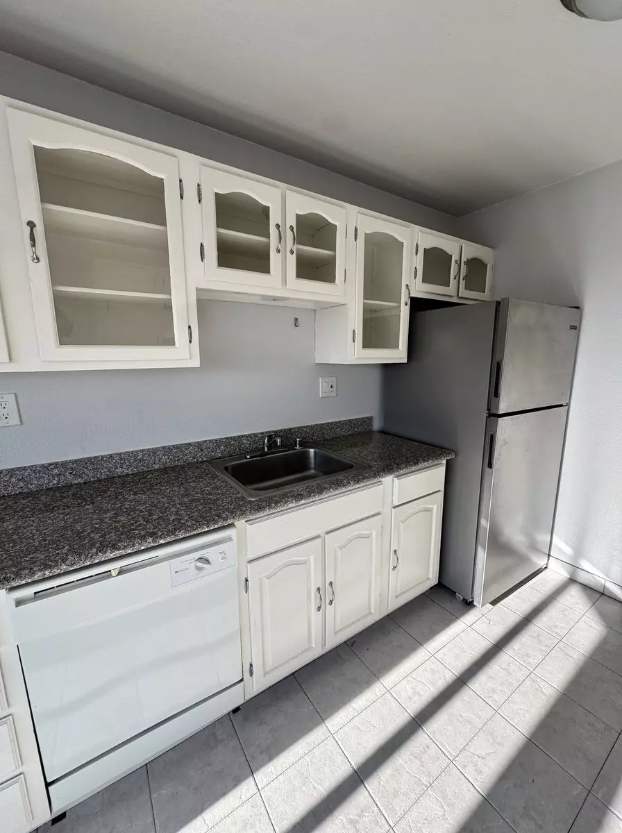 1358 Noe St photo 3