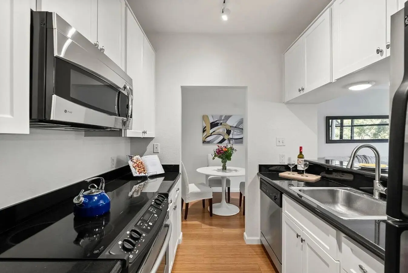 Beautiful One Bedroom/one Bath photo 2