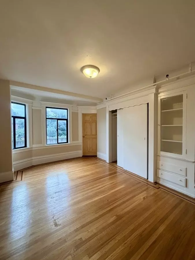 1441 Larkin St photo 4