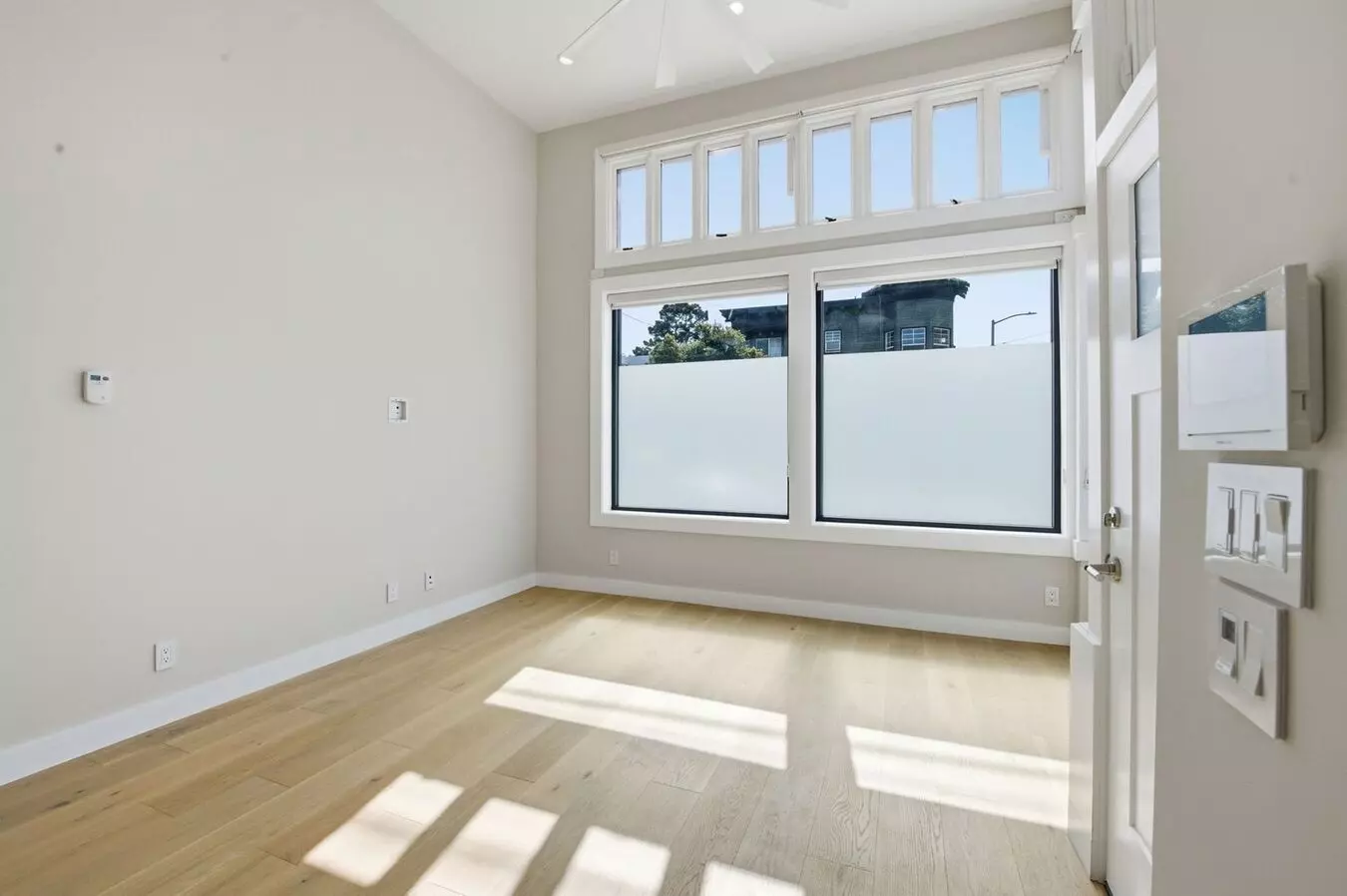 1498 9th Ave photo 4