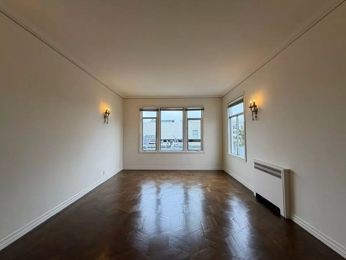 1585 Beach Street (1363r) photo 2