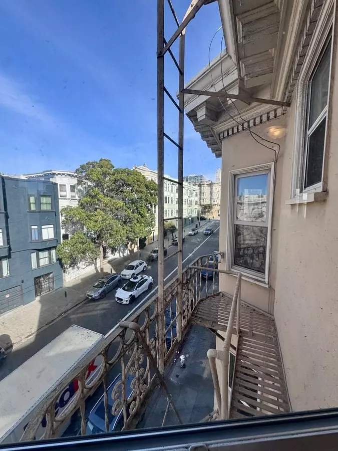 1655 Sacramento Street, San Francisco, CA 94109 photo 2