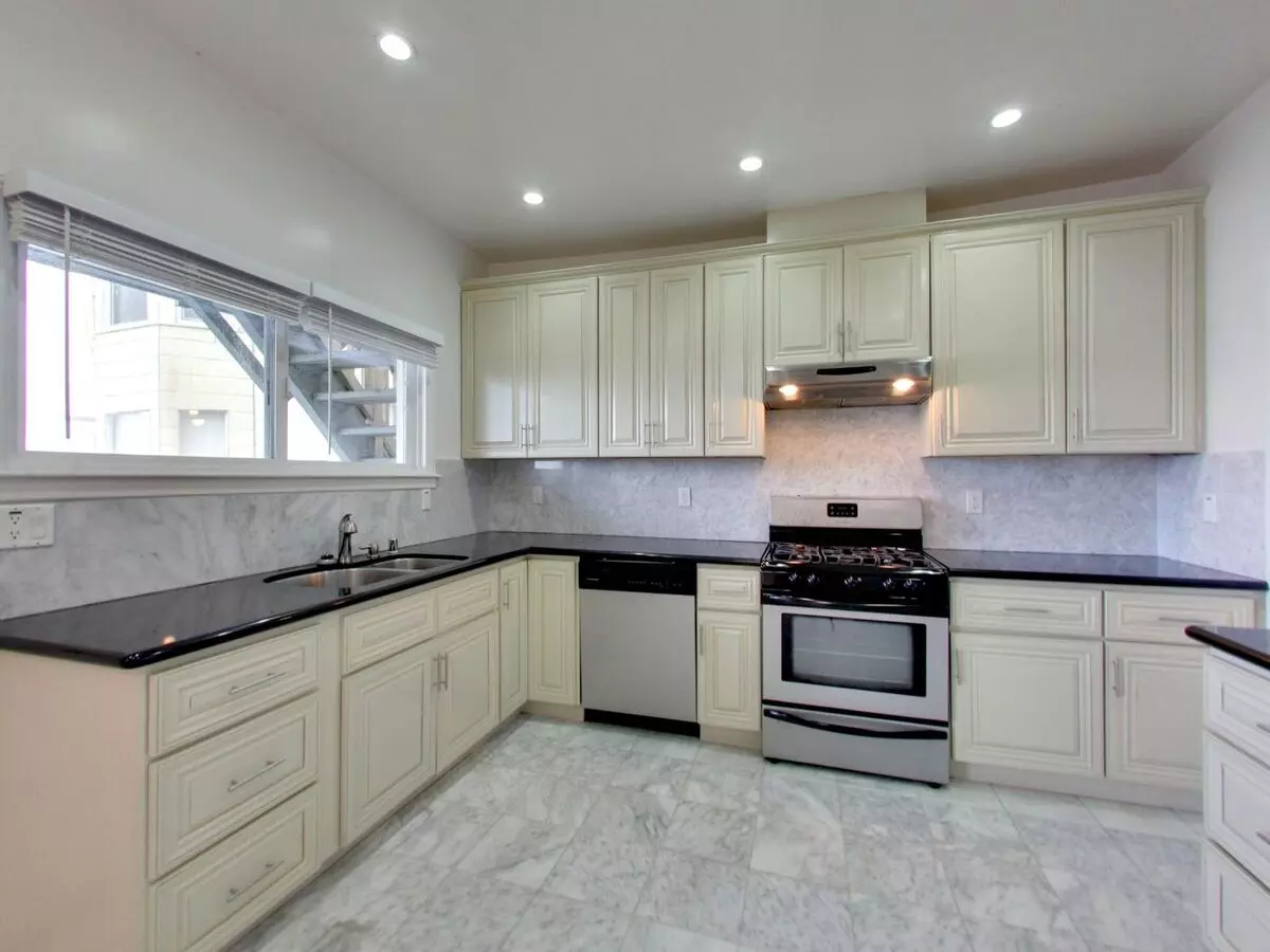 17 Leroy Place, San Francisco, CA 94109 photo 2