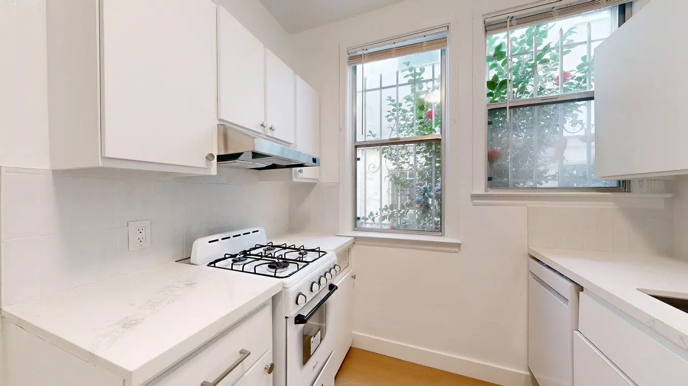 1715 Webster St. photo 4