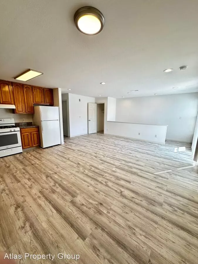 1780 McKinnon Ave, photo 2
