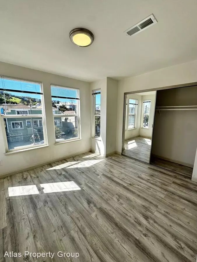 1780 McKinnon Ave, photo 3