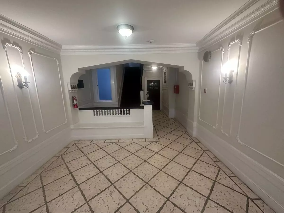 1832 Franklin Street (642r) photo 3