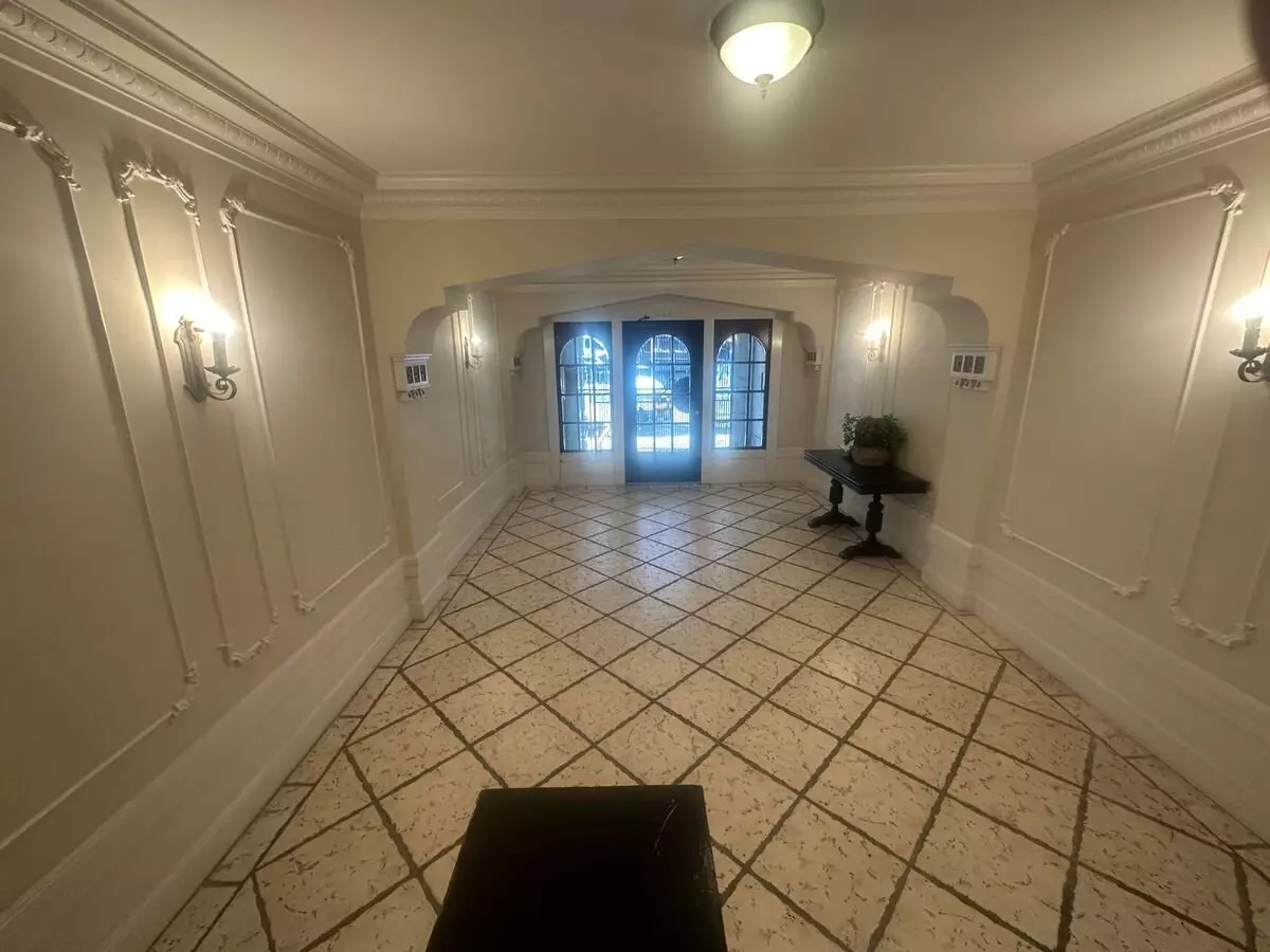 1832 Franklin Street (642r) photo 2